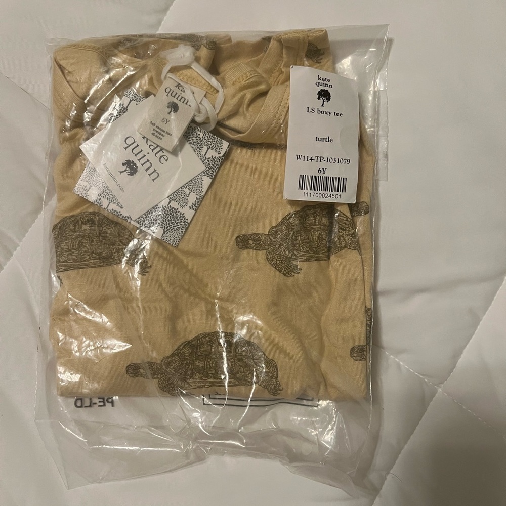 NIB Long sleeve Boxy Tee Kate Quinn Box Turtle